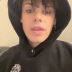 Yungblud Instagram - h🖤a✟p💕p𖤐i☠️e🖤 r … express yourself with yer friends, they’ll save yer life 🖤