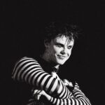 Yungblud Instagram - yooooo big news!!! number 1 ) ☠️🖤💕 im gonna go live tomorrow night n play you part of a new song at 5pm (bst) come hang wiv me. number 2) im gonna pick 10 of you to FACETIME on Friday so drop 🖤🖤🖤’s in the comments and ill announce the names after the live. first pick is givin “why so serious???” love you 🖤☠️💕☠️