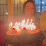 Yuri Vargas Instagram - Feliz Cumpleaños a la mujer que me pone a vibrar mas alto que tiene mi corazón por completo y que amo con todas mis fuerzas. Feliz cumpleaños a la Mujer más valiente,paciente que por más obstáculos que ve, no se da por vencida. Gracias Madre por existir y demostrarnos que cuando se tiene tenacidad y fe en la vida todo Se puede lograr. 🙏🎉🎉🎉🎉🎉♥️♥️♥️♥️♥️ ♥️Ella es Mi Vida y le Celebramoa su cumpleaños rodeada de gente hermosa Familia ♥️♥️ Amigos de la vida y sobre todo atendidos y recibidos en un lugar increíble cerca a Medellín @picnicmedellin la esencia de este lugar de las personas que lo construyeron me dejo enamorada gracias miles por su energía y actitud para este día tan importante para mi. Gracias Familia Gracias Medellín por siempre recibirnos bien con tanto cariño y @blackhomecol por la magia con sus carritos imanes que nadie quería irse de ese lugar ejejejeje @lareferenciamusica por ponerle alegria a esta noche maravillosa.