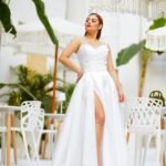 Yuri Vargas Instagram - Feliz de haber estado en Cartagena recargándome de energía Soñadora. Este es el look que use para los @premiosindiacatalina 🙏 👗Que placer tener puesto este maravilloso vestido @marciavargasoficial 🏩 Que placer haber estado en este mágico lugar lleno de amor @casadilucactg 💄 Gracias @fernandoperezrojas por el makeup precioso que me hiciste 🙏 📸 Que placer encontrarme este talentoso Fotografo @roberto_casas