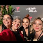 Yuri Vargas Instagram - Un Poco de esta Noche Soñada @elsenordeloscielos @telemundo @haroldsanchez5117 @karenbarroeta @rubencortada @jenngomezvita @gomezvitaentertainment @augussrodriguez @sebasgonzalezo @afri_zavala @xcantuarias22 @andysalastv @valdivionski 🖤🖤🎬🙏