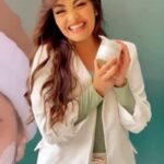 Yuri Vargas Instagram - La vida me ha enseñado a creer en los sueños, a trabajar duro para lograrlos, pero sobre todo, a encontrar las manos amigas que te ayudan a construir. En el lanzamiento de mi Mascarilla Facial Green Mask tuve la gran fortuna de contar con aliados de los sueños, personas con una calidad humana invaluable. Agradezco profundamente a @chifalimacanton por su atención y por la mejor comida peruana que se puede encontrar en Bogotá, a @chefcarlossalamanca por su alegría. Debo agradecer ademas a @mouradgourmet por brindarme su apoyo y brindarnos la mejor comida Libanesa de Colombia. A @trollybar, tienen las mejores bebidas y la mejor atención. Por último pero no menos importante al @mercadodelchico, por abrirnos sus puertas, brindarnos un espacio hermosísimo y lleno de calor de hogar. Solo tengo por decir ¡GRACIAS! @ykbyyurivargas @celebritiesstorecol 💚💚