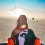 Yuri Vargas Instagram - Y entre millones de átomos nuestras almas decidieron juntarse dando entrada a una hermandad sin fin. Creciendo cada una a su compás pero en sintonía, pasamos de que la mayor le cantara y le bailara a la menor canciones de Xuxa para que no llorara a tener conversaciones interminables aconsejándonos la una a la otra. Llegamos a la conclusión de que somos nuestros pedazos faltantes 🫀 (Organizadores de nuestros viajes y aliados de nuestros sueños @viajes_invesas) Teotihuacán