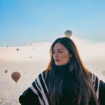 Yuri Vargas Instagram - Y entre millones de átomos nuestras almas decidieron juntarse dando entrada a una hermandad sin fin. Creciendo cada una a su compás pero en sintonía, pasamos de que la mayor le cantara y le bailara a la menor canciones de Xuxa para que no llorara a tener conversaciones interminables aconsejándonos la una a la otra. Llegamos a la conclusión de que somos nuestros pedazos faltantes 🫀 (Organizadores de nuestros viajes y aliados de nuestros sueños @viajes_invesas) Teotihuacán