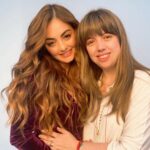 Yuri Vargas Instagram - Feliz cumpleaños para mi manager de publicidad, Una mujer maravillosa que es un ser humano increíble, que con su combo morado💜 ganador y soñador nos ha llevado de la mano en este camino gracias tati por tanto gratitud para ti feliz día hermosura 💜💜💜🎉🎉🎊🎊🎁🎂🎂🎂