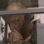 Yury Dud Instagram - Посмотрел «Капитан Волконогов бежал» – кино, которое было закончено (это важно) еще год назад. Нахожусь под огромным впечатлением. ДАННОЕ СООБЩЕНИЕ (МАТЕРИАЛ) СОЗДАНО И (ИЛИ) РАСПРОСТРАНЕНО ИНОСТРАННЫМ СРЕДСТВОМ МАССОВОЙ ИНФОРМАЦИИ, ВЫПОЛНЯЮЩИМ ФУНКЦИИ ИНОСТРАННОГО АГЕНТА, И (ИЛИ) РОССИЙСКИМ ЮРИДИЧЕСКИМ ЛИЦОМ, ВЫПОЛНЯЮЩИМ ФУНКЦИИ ИНОСТРАННОГО АГЕНТА Петербург, по контексту – конец 30-х, по языку – как будто сейчас. Молодые и атлетичные сотрудники НКВД арестовывают, пытают и расстреливают людей, но в какой-то момент сами попадают под чистки внутри ведомства. Капитану Волкогонову (его играет Юра Борисов), который в последний момент уворачивается от расправы, является уже убитый товарищ (Никита Кукушкин) и говорит: хочешь попасть в рай – попроси прощения у родственника любого из тех, кого мы замучили. Фильм – очень необычный и очень смелый разговор про покаяние и про то, как без этого покаяния государство рано или поздно снова превращается в монстра – что и произошло с Россией сейчас. Количество рифм с войной – зашкаливает. Так, пытки одной из жертв, профессора, начинаются с вопроса: «Признаете ли вы, что разрабатывали новый вирус с целью организовать на территории нашей страны смертельную эпидемию?». Еще раз: фильм сделан задолго до того, как в повестке российской пропаганды появились биолаборатории, где то ли США, то ли Украина «разрабатывали этническое оружие геноцида русской нации». Но самый сильный и самый актуальный диалог фильма – телефонный разговор Волконогова с начальником (Тимофей Трибунцев), который возглавляет погоню. – Я не понимаю, капитан. Ты на всю голову ебнутый или только на полкачана? Ты на хрена ходишь людей теребишь? – Мне прощение надо получить. – Че? Какое прощение? – Я в рай хочу попасть. Слушай, а вот если б тебе надо было повиниться за все, что ты на службе творил, ты б какие слова сказал? – Мне каяться не в чем. Я Родине служу. – Ну, там это не проканает. Не думаю, что в сегодняшней России это кино выйдет в прокат. Надеюсь, что его создатели (режиссеры и соавторы сценария – @n.merkulova и @alexchupov) смогут реализовывать свой талант и дальше вне зависимости от географии.