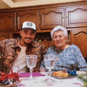 Mister V Instagram - 1 de + 🍾 … Bonne année à tous ❤️
