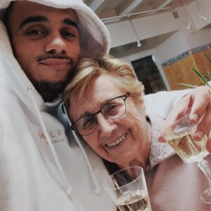 Mister V Instagram - 2K20 ça bouge pas ❤️ Bonne année à tout le monde