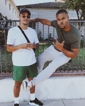 Mister V Instagram - Merci pour vos messages, 26 ans et déjà 11 années que j’vis beaucoup trop de trucs cools, j’vous aime du plus profond de la bite ❤️