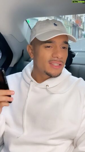 Mister V Instagram - Le chargeur iPhone / En collab avec @heetch_fr merci pour la confiance (et pour le chargeur) #ad