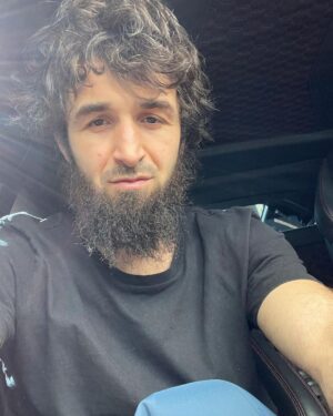 Zabit Magomedsharipov Instagram - Вчера на ферме, сегодня в Дубаи)))