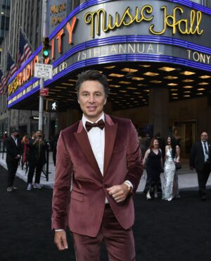 Zach Braff Instagram - Tonys!!!

Thank you:
@paulsmith 
@avoyermagyan 
@lauracosta.nyc
@gettyimages