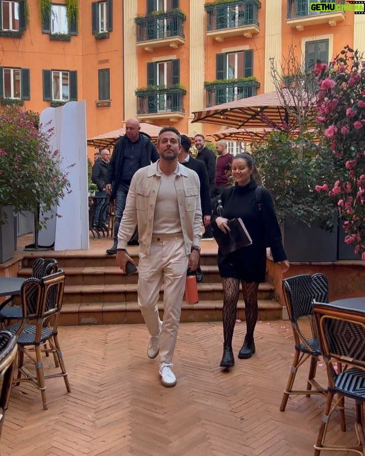 Zachary Levi Instagram - That’s Amore, Rome. Allora! ❤️⚡️ @shazammovie