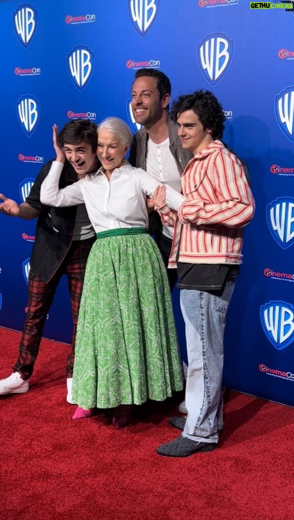 Zachary Levi Instagram - That’s a wrap on @cinemacon with the Shazamily ⚡️ Lewk: @warrenalfiebaker Grooming: @mnmachado