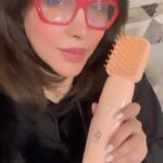 Zahra Arafat Instagram - يبت لكم حبايبي ومتابعيني كود خصم ZARAFAT5 مبخر المشط المتنقل جمرة في @anytime_anywhere_kw متوفر الان افضل مبخر متنقل محمول امن وعملي 👍🏽👌🏽