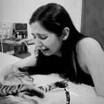 Zara Khan Instagram - The subtle art of not giving a F*** …. One can only learn from there #cats 😜!!!! Cookieeee no matter how much I shake u , u just don’t get up and are so not effected !! 🤣 directed by ME! Dop @iamfaraz 😎🤓 . . . #petstagram #petsitter #pets #petsofinstagram #mommy #mommylife #catmom