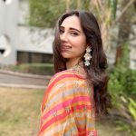 Zara Khan Instagram - Eid Mubarak ✨🫶🏻 . . . @gopivaiddesigns 💛