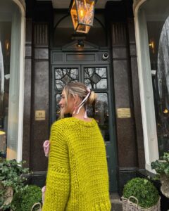 Zara McDermott Instagram - some weekend love 💚🌸🌺🩷 London, United Kingdom