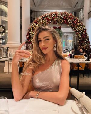 Zara McDermott Instagram - happy new year! 🫶🏻