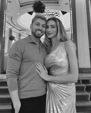 Zara McDermott Instagram - happy new year! 🫶🏻