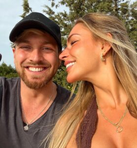 Zara McDermott Instagram - CAMP LEADER!❤️ how do you think this is going to go?😂 #imaceleb (p.s. he will be so so so grateful for your votes. He’s probably laying awake at night with slight imposter syndrome, but also just so happy and grateful!😂 thank you on behalf of #teamSam !!!!!!!!!). I love you so much goose, I am unbelievably proud… ❤️✨🫶🏻