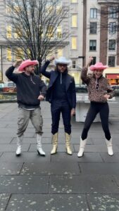 Zara McDermott Instagram - Can I get a ye-ha?!! 🤠 (gonna give Pete a few days off it’s been a hard week) 😂