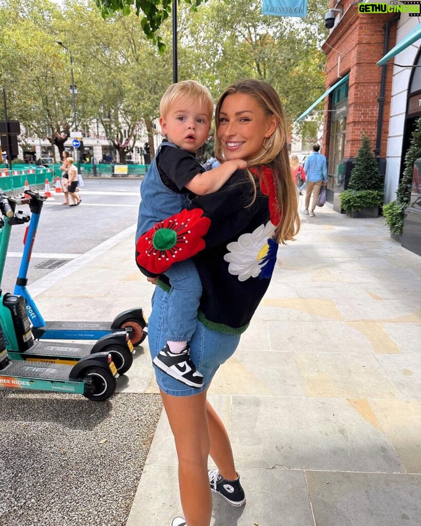 Zara McDermott Instagram - that auntie nephew kinda love ❤️ (although you are getting reallllyyyy heavy now 😂) London, United Kingdom