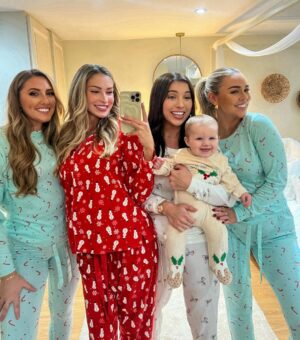 Zara McDermott Instagram - My favourite girlies ❤️🫶🏻 swipe to see one year ago 🥺💕✨
