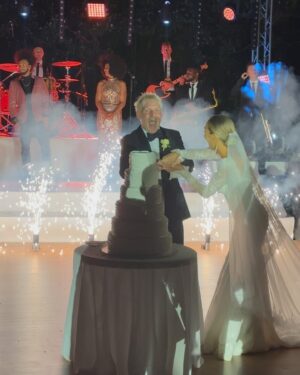 Zara McDermott Instagram - 🦋💙wedding bells💙🦋 congratulations to our lovely friends @sophiehabboo & @jamielaing … here’s to forever!!🥂