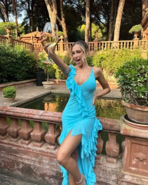 Zara McDermott Instagram - 🦋💙wedding bells💙🦋 congratulations to our lovely friends @sophiehabboo & @jamielaing … here’s to forever!!🥂
