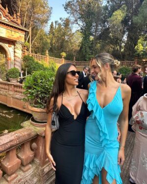 Zara McDermott Instagram - 🦋💙wedding bells💙🦋 congratulations to our lovely friends @sophiehabboo & @jamielaing … here’s to forever!!🥂