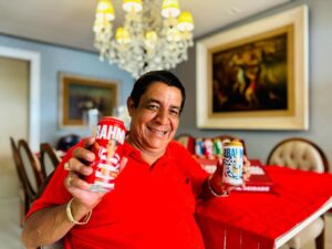 Zeca Pagodinho Instagram - O carnaval já começou e queria puxar um brinde com a @brahmacerveja que tirou sua fantasia e está homenageando as escolas de samba do grupo especial do Rio de Janeiro!
#CarnaBrahma 
#BebaComModeraçao
#Publi