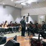 Zeca Pagodinho Instagram - ENSAIOS BOMBANDO NO RJ! 🎤🥁✊🏾 O clássico Cia dos Técnicos, espaço sagrado na história do samba, foi o estúdio escolhido para os ensaios do show que celebrará os 40 anos de carreira do Zeca. Uma super banda está ensaiando diariamente, sob a batuta de Paulão 7 Cordas e Pretinho da Serrinha! Olha a turma de craques reunida: BANDA: ✨Paulão 7 Cordas ✨Carlinhos 7 Cordas ✨Alessandro Cardozo ✨Luis Louchard ✨Luciano King ✨Uraci Cardoso ✨Jaguara ✨Marcos Esguleba ✨Miudinho ✨Nara Pires ✨Maryzelia Conceição ✨Eliza Piquet ✨Vitor Motta ✨Henrique Band ✨Florindo Medeiros Os ingressos para a estreia dia 4 de fevereiro no estádio do Engenhão, no RJ, estão voando! Já garantiu o seu? Link aqui na bio! #zecapagodinho #zeca40 📸 @isenseemarcio / @dripenna Cia. dos Técnicos Studios