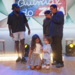 Zeca Pagodinho Instagram - É hoje! Nesse domingo tem participação do Zeca Pagodinho no Fantástico, @showdavida ! É uma matéria super especial, com direito a presença da família e de alguns convidados do show de celebração dos 40 anos de carreira no próximo dia 4 de fevereiro no Engenhão , RJ! Imperdível! Coloca o alarme : começa 20h30! #zecapagodinho