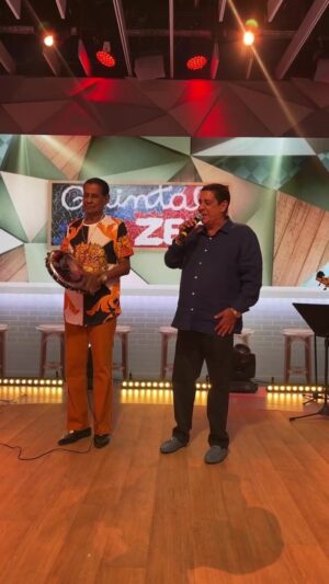 Zeca Pagodinho Instagram - O palco do #Fantástico recebe @zecapagodinho e @birapresidente ! Que honra ❤️
