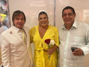 Zeca Pagodinho Instagram - São tantas emoções! 🥰

Zeca ontem foi prestigiar a gravação do Especial do querido amigo Roberto Carlos, que recebeu a família Pagodinho no camarim com muito carinho! 

E ainda teve encontro com Fábio Jr! Que noite especial! 💙🌹✨