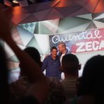 Zeca Pagodinho Instagram - ZECA PAGODINHO 🎵🍻 O palco do #Fantástico se transformou no Quintal do Zeca para comemorar os 40 anos de carreira do @zecapagodinho! O cidadão mais ilustre de Xerém conversou com @majucoutinhoreal em uma roda de amigos para lembrar grandes momentos da carreira e falar sobre o seu legado. É domingo! Muita música e conversa boa depois do @domingao 📸 @lethiciaamancio