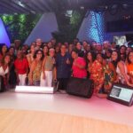 Zeca Pagodinho Instagram - ZECA PAGODINHO 🎵🍻 O palco do #Fantástico se transformou no Quintal do Zeca para comemorar os 40 anos de carreira do @zecapagodinho! O cidadão mais ilustre de Xerém conversou com @majucoutinhoreal em uma roda de amigos para lembrar grandes momentos da carreira e falar sobre o seu legado. É domingo! Muita música e conversa boa depois do @domingao 📸 @lethiciaamancio