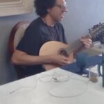 Zeca Pagodinho Instagram - Visita maravilhosa na casa do Zeca Pagodinho: o querido @hamiltondeholanda! 💛 Com seu bandolim, Hamilton fez uma verdadeira festa com a família Pagodinho em plena segunda-feira! 🎶 Dá o play para conferir!