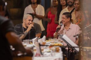 Zeca Pagodinho Instagram - É DAQUI A POUCO!!! ✨️🥁🤩

Hoje, depois de "Terra e Paixão", tem Som Brasil em homenagem ao Zeca Pagodinho, com apresentação de Pedro Bial! 

Vai ter muito samba, convidados especiais, um bate-papo delicioso e UMA NOVIDADE INCRÍVEL durante os comerciais! 😉

Não dá pra perder, né? Logo mais, na Globo!

📷: TV Globo / Fábio Rocha