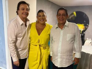 Zeca Pagodinho Instagram - São tantas emoções! 🥰

Zeca ontem foi prestigiar a gravação do Especial do querido amigo Roberto Carlos, que recebeu a família Pagodinho no camarim com muito carinho! 

E ainda teve encontro com Fábio Jr! Que noite especial! 💙🌹✨