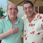 Zeca Pagodinho Instagram - Encontros de milhões! Quem conhece sabe: Zeca Pagodinho adora assistir novelas e Os Trapalhões! Então , imagine a alegria do sambista ao encontrar Renato Aragão e Glória Menezes num shopping do RJ. Zeca tirou foto e tudo, afinal fã é fã! Viva todos os artistas desse país , que tanto alegram nossas vidas!