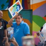 Zeca Pagodinho Instagram - Valeu grandão @cufabrasil ! Valeu grandão @cufario ! Uma honra ser homenageado no #DiadaFavela ! Viva a potência das favelas ! 📷 Marcelo Dias / Cufa