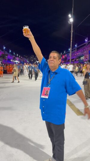Zeca Pagodinho Instagram - Boa noite, Marques de Sapucaí ! Celebrando os 40 anos desse espaço sagrado e todos aqueles que fazem o carnaval acontecer!
#zecapagodinho #samba #carnaval

🎥 @dripenna