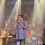 Zeca Pagodinho Instagram - VALEU GRANDÃO, EUROPA!! 🙏😍🥁 Foram mais de 20 mil pessoas espalhadas por 6 cidades, que receberam Zeca Pagodinho com o maior carinho e alegria!! E ainda deu tempo para encontrar amigos e fãs e, claro, ser blogueirinho de viagens! 😎 Agora, de volta pro Brasil que tem mais shows vindo por aí!