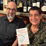 Zeca Pagodinho Instagram - Que noite! Ainda no Porto, nessa última terça-feira, Zeca Pagodinho teve a alegria de encontrar o escritor português Valter Hugo Mãe e de celebrar os 80 anos do cantor Miltinho, do MPB4. Uma alegria poder estar com pessoas tão talentosas! Viva a cultura!