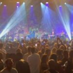 Zeca Pagodinho Instagram - Milão, Grazie mille! Que showzaço! Muito obrigado a todo mundo que veio! 🇮🇹✊🏾♥️ Como é bom ver o samba encantando plateias pelo mundo! Um salve pra Banda Muleke, uma turma de bambas que representa o melhor da música brasileira! ✨ Banda Muleke✨ 📍Paulão 7 Cordas: Diretor Musical e Violão 7 Cordas 📍Alessandro Cardozo: Cavaquinho 📍Luis Louchard: Baixo 📍Luciano King: Bateria 📍Uraci Cardoso: Surdo 📍Jaguara: Percussão 📍Marcos Esguleba: Percussão 📍Vitor Motta: Sax e Flauta 📍Henrique Band: Sax 📍Florindo Medeiros: Trombone PRÓXIMOS SHOWS: 🥁 15.10 - Porto / Portugal - Coliseu Porto Ageas 🥁 19.10 - Barcelona | Espanha - Sala Apolo - ESGOTADO 🥁 22.10 - Genebra | Suíça - Palladium #zecapagodinho 🎥 Marina Dias Milão - Italia