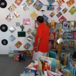 Zeca Pagodinho Instagram - Que coisa linda! Nessa terça-feira, 14 de novembro, foi inaugurada a Biblioteca Zeca Pagodinho, na comunidade do Jacarezinho, no Rio de Janeiro! O sambista foi lá conferir de pertinho esse novo espaço, que faz parte do projeto Favelivro (@favelivro), que inaugura bibliotecas em comunidades com o objetivo de incentivar a leitura e a escrita. A escolha do Zeca Pagodinho como homenageado foi feita pelos próprios moradores do Jacarezinho! Que honra, hein! 😍 Valeu grandão, pessoal! E boa leitura!! 📖😉 #ZecaPagodinho @jbarboza30 @assessoriajb