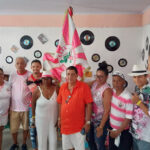 Zeca Pagodinho Instagram - Que coisa linda! Nessa terça-feira, 14 de novembro, foi inaugurada a Biblioteca Zeca Pagodinho, na comunidade do Jacarezinho, no Rio de Janeiro! O sambista foi lá conferir de pertinho esse novo espaço, que faz parte do projeto Favelivro (@favelivro), que inaugura bibliotecas em comunidades com o objetivo de incentivar a leitura e a escrita. A escolha do Zeca Pagodinho como homenageado foi feita pelos próprios moradores do Jacarezinho! Que honra, hein! 😍 Valeu grandão, pessoal! E boa leitura!! 📖😉 #ZecaPagodinho @jbarboza30 @assessoriajb
