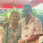 Zeca Pagodinho Instagram - Encontros de milhões! Quem conhece sabe: Zeca Pagodinho adora assistir novelas e Os Trapalhões! Então , imagine a alegria do sambista ao encontrar Renato Aragão e Glória Menezes num shopping do RJ. Zeca tirou foto e tudo, afinal fã é fã! Viva todos os artistas desse país , que tanto alegram nossas vidas!